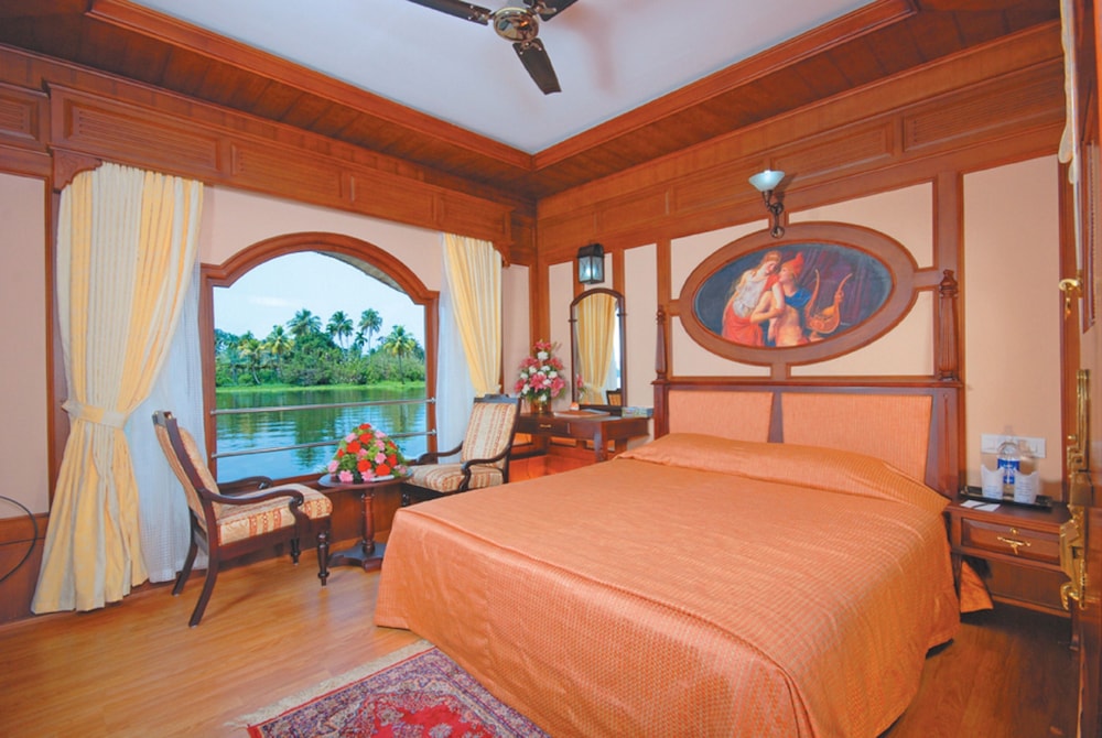 sterling lake palace alleppey
