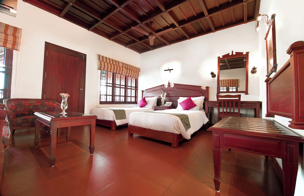 sterling lake palace alleppey