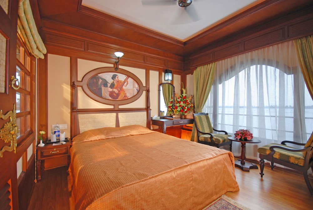 sterling lake palace alleppey