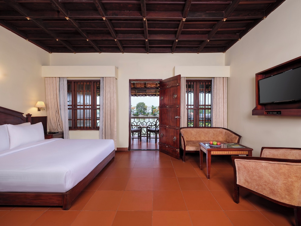 sterling lake palace alleppey