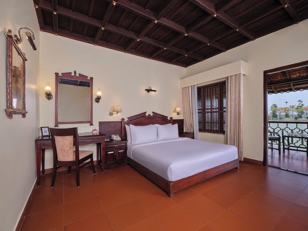 sterling lake palace alleppey
