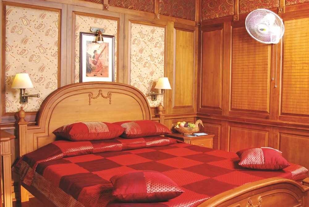 sterling lake palace alleppey