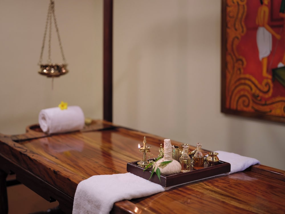 sterling lake palace alleppey