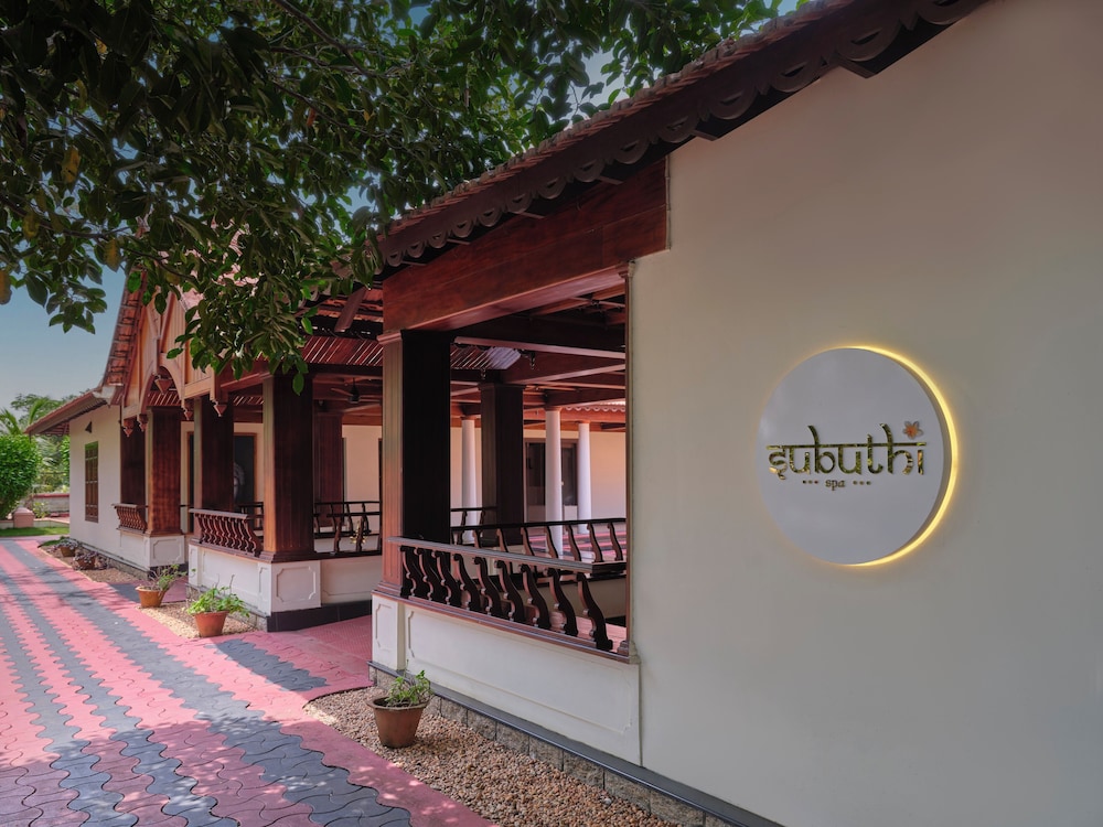 sterling lake palace alleppey