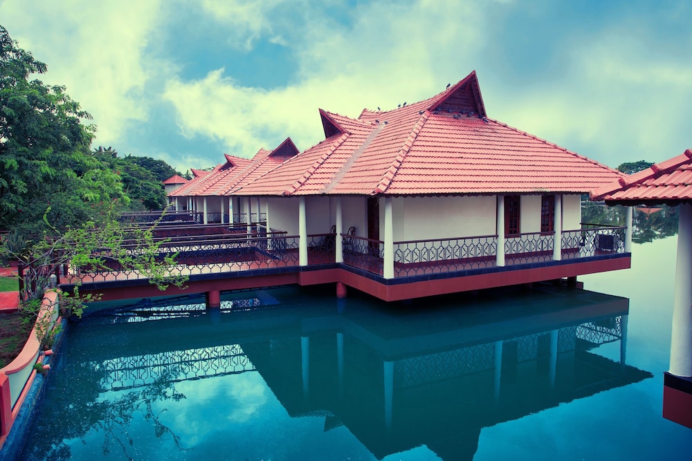 sterling lake palace alleppey