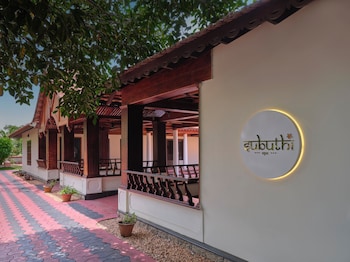 sterling lake palace alleppey