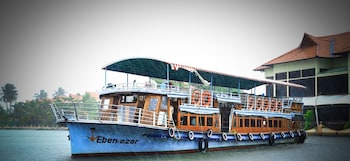 sterling lake palace alleppey