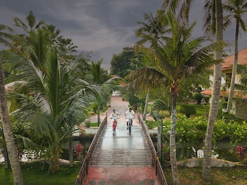 sterling lake palace alleppey