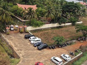 sterling lake palace alleppey