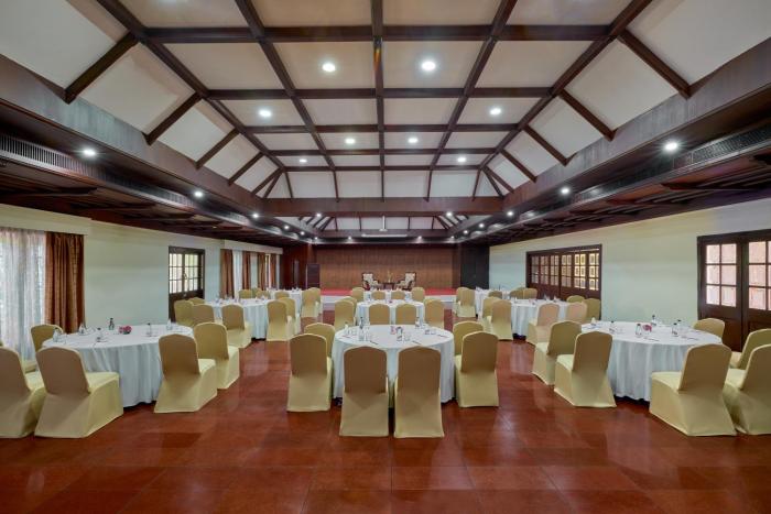 sterling lake palace alleppey