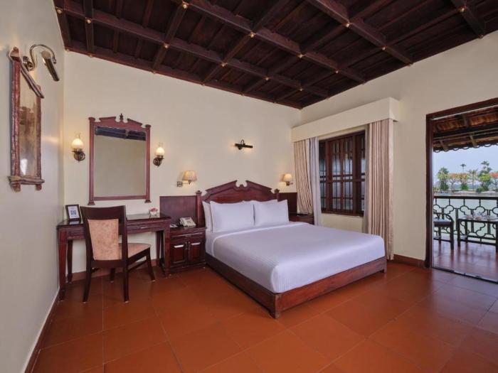 sterling lake palace alleppey