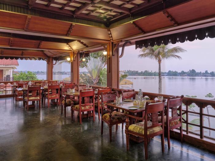 sterling lake palace alleppey
