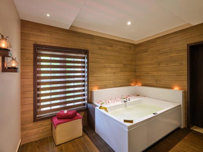 sterling lake palace alleppey