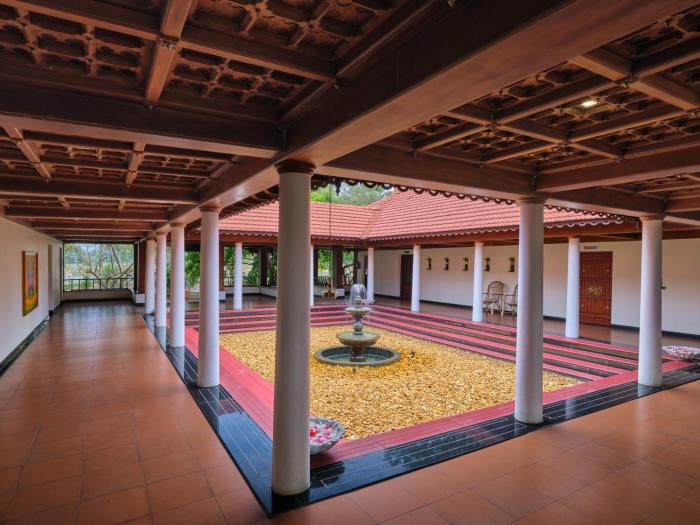 sterling lake palace alleppey