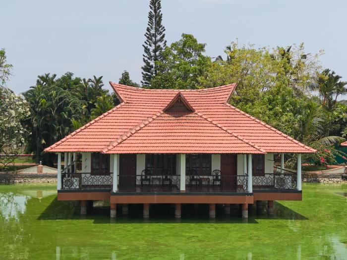 sterling lake palace alleppey