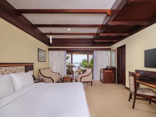 sterling lake palace alleppey
