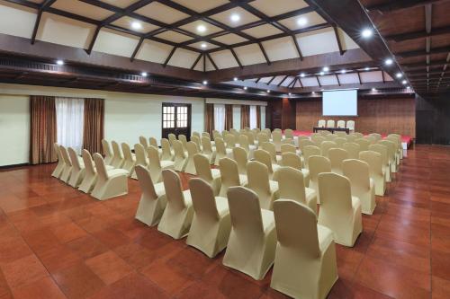 sterling lake palace alleppey