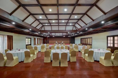 sterling lake palace alleppey