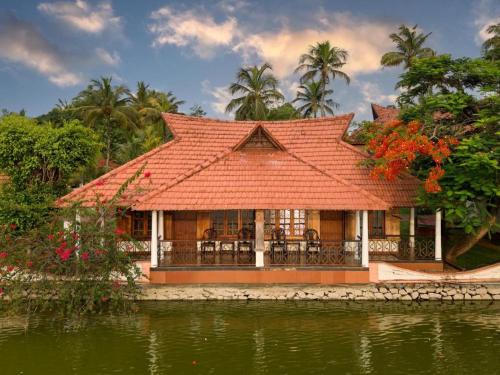 sterling lake palace alleppey