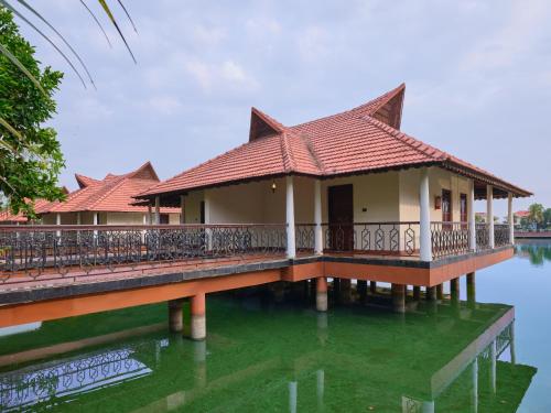 sterling lake palace alleppey