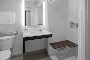 holiday inn express and suites asheville sw outlet ctr area