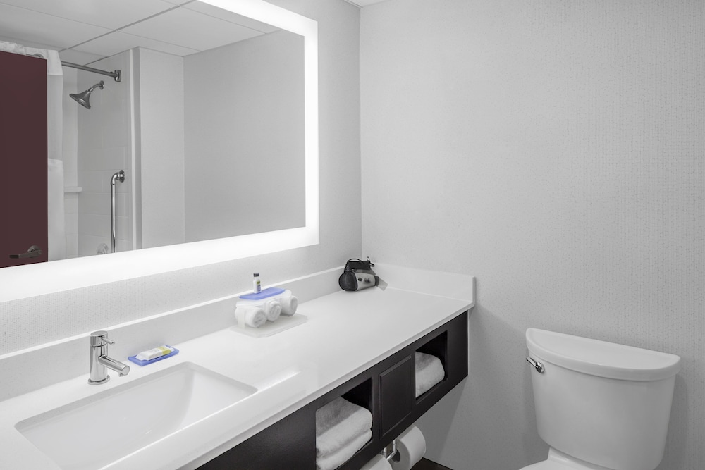 holiday inn express and suites asheville sw outlet ctr area