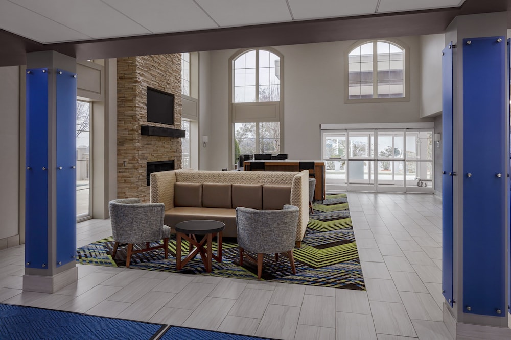 holiday inn express and suites asheville sw outlet ctr area