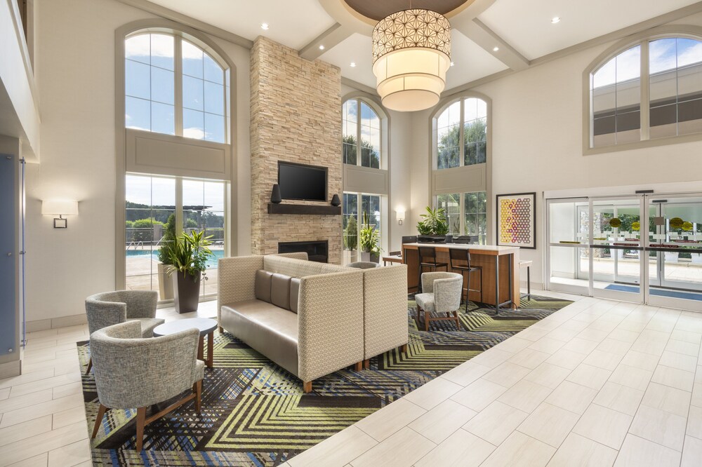 holiday inn express and suites asheville sw outlet ctr area