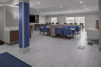 holiday inn express and suites asheville sw outlet ctr area