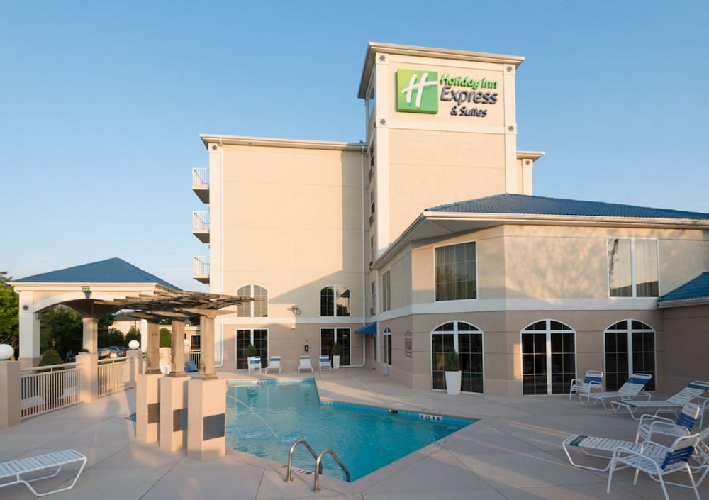 holiday inn express and suites asheville sw outlet ctr area