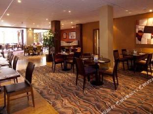 premier inn manchester trafford centre wst