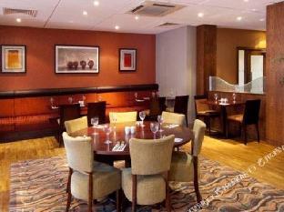 premier inn manchester trafford centre wst