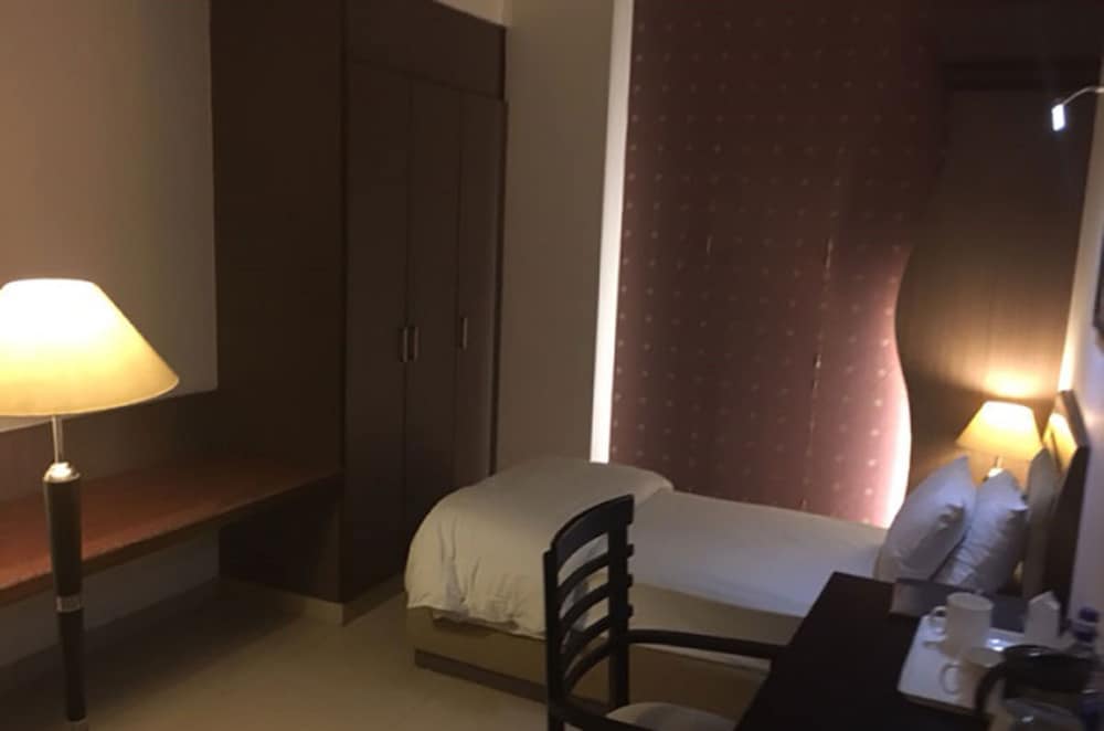 shiva oasis resort behror