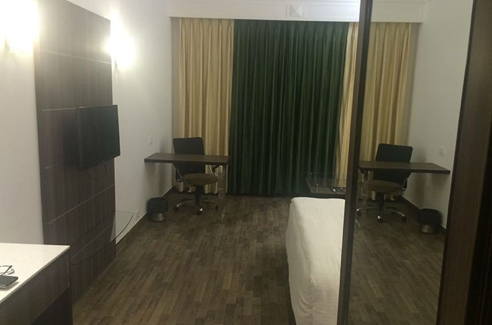 shiva oasis resort behror