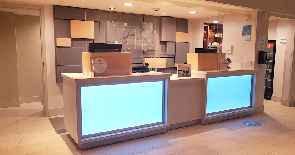 holiday inn express and suites surrey by ihg