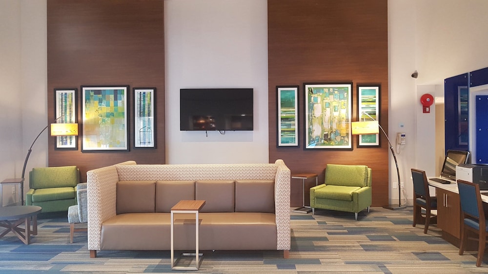 holiday inn express and suites surrey by ihg