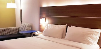 holiday inn express and suites surrey by ihg