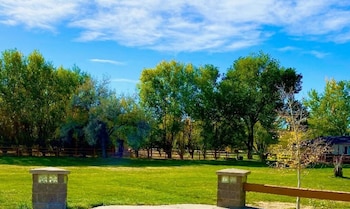 red arrow inn and suites