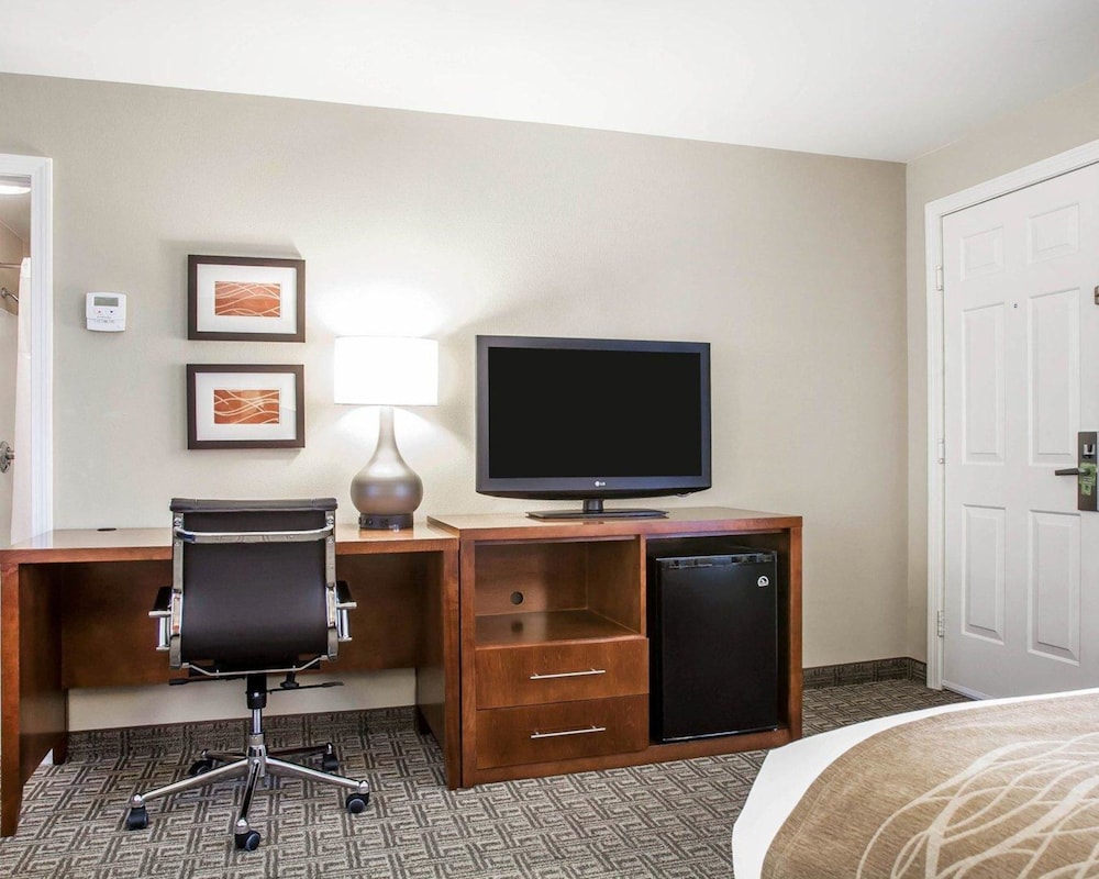 comfort inn and suites sturbridge brimfield