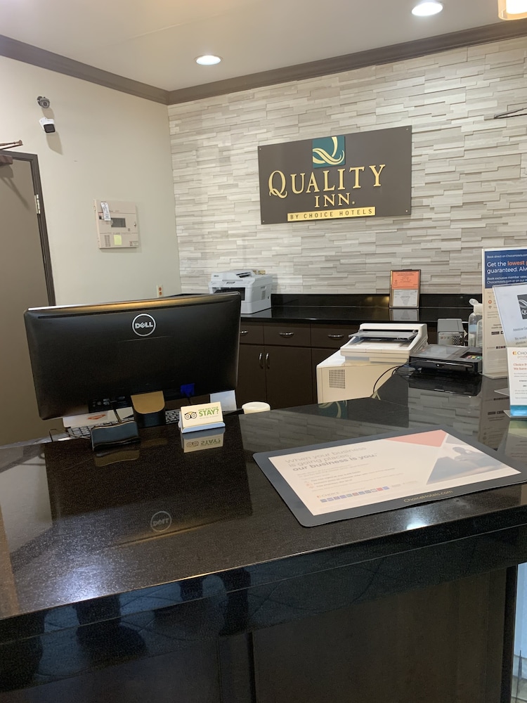 quality inn near i 72 and hwy 51