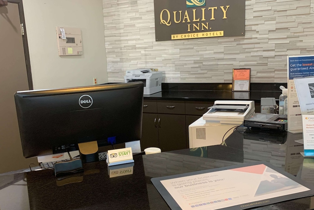 quality inn near i 72 and hwy 51