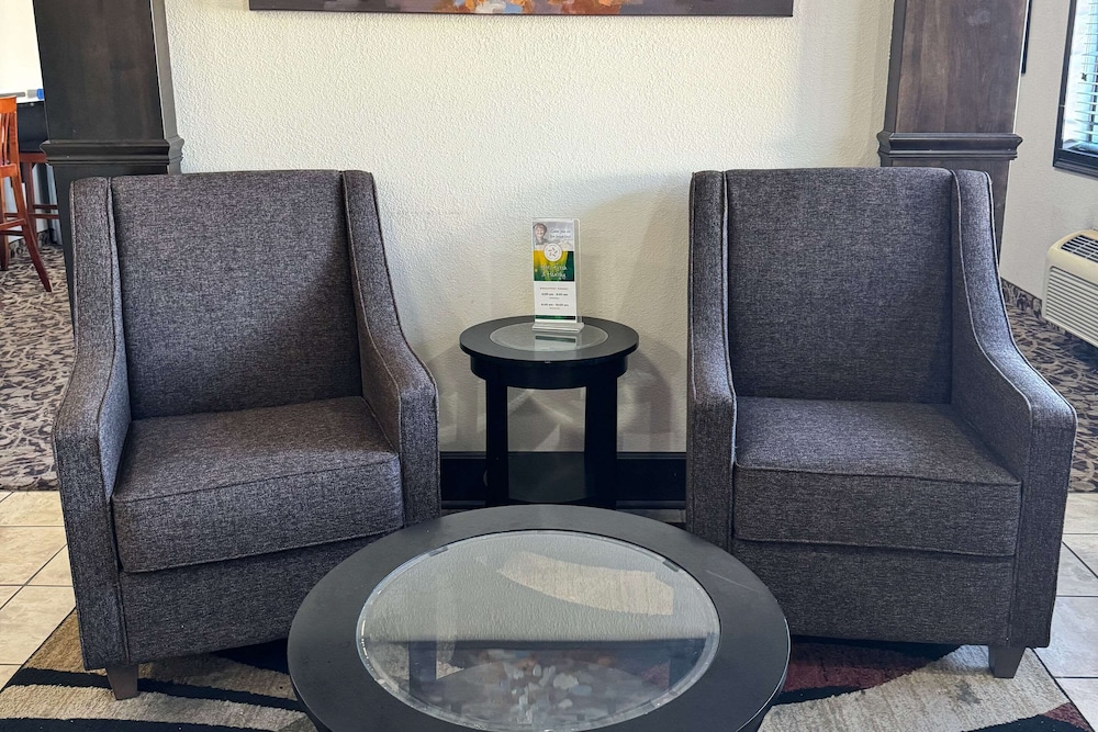 quality inn near i 72 and hwy 51