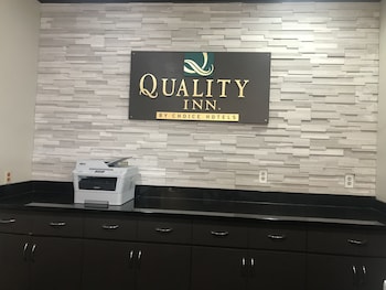 quality inn near i 72 and hwy 51