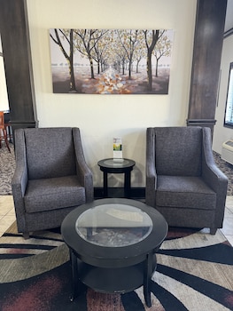 quality inn near i 72 and hwy 51