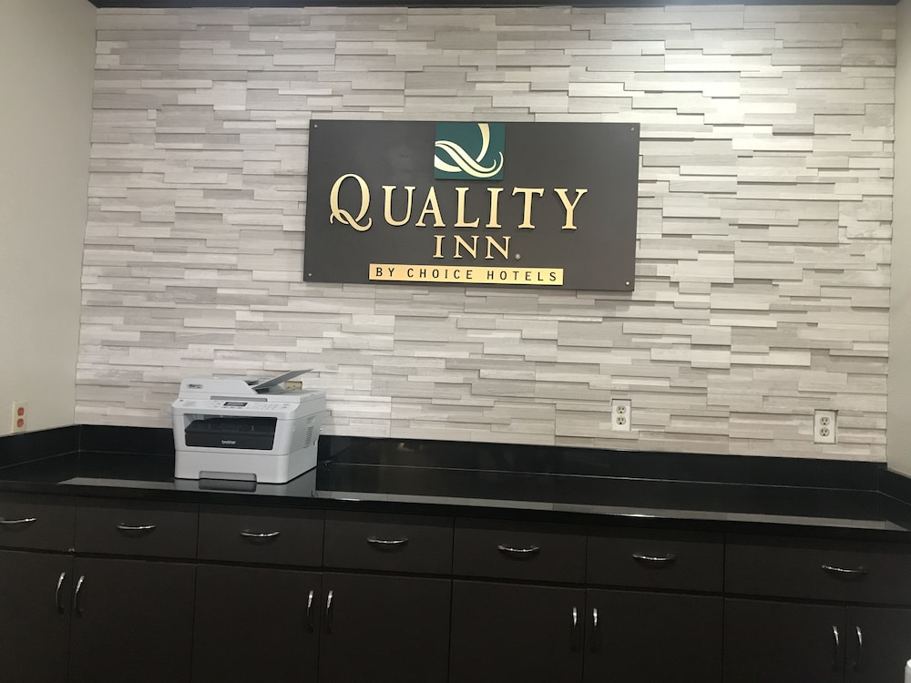 quality inn near i 72 and hwy 51