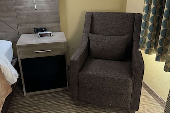 quality inn near i 72 and hwy 51