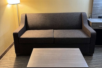 quality inn near i 72 and hwy 51