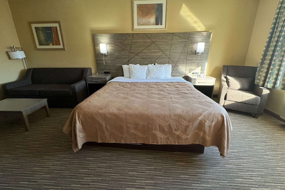 quality inn near i 72 and hwy 51