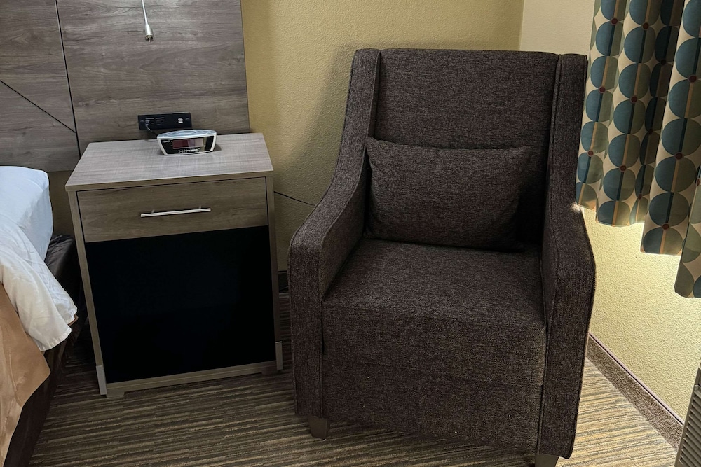 quality inn near i 72 and hwy 51