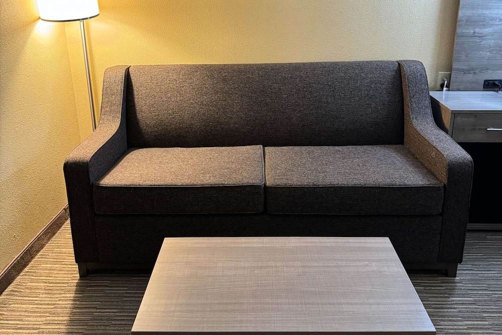 quality inn near i 72 and hwy 51